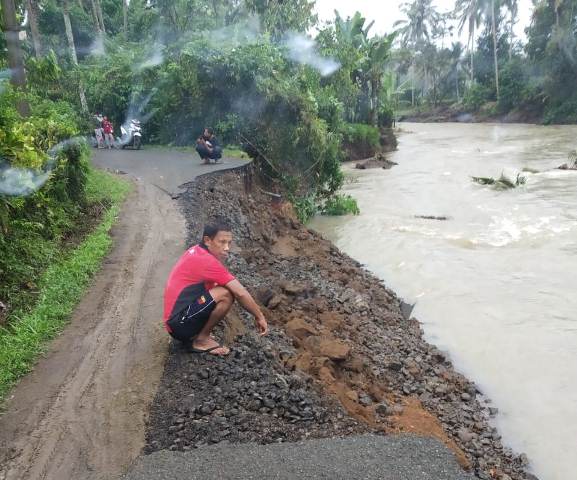 Tergerus Air Sungai, Jalan Menuju Sekar Kejula Nyaris Putus