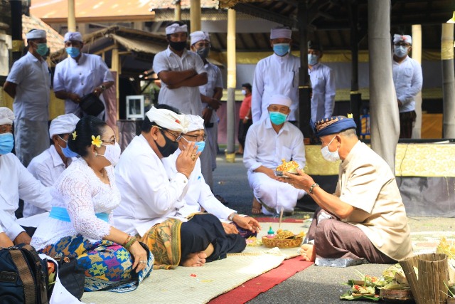 Wagub Cok Ace Pimpin Upacara Pamahayu Jagat, Maguru Piduka lan Mabendu Piduka di Tiga Pura