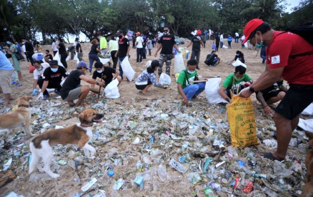 Pemkab Badung Apresiasi Partisipasi Masyarakat Ikut Bersihkan Sampah Pantai