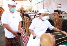 Gubernur Koster Hadiri Karya Ngenteg Linggih di Pura Pura Agung Pakusara Desa Adat Serokadan