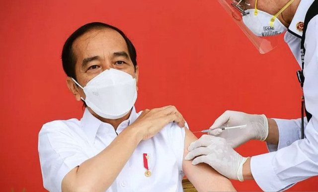 Presiden Jokowi Bakal Jalani Vaksinasi COVID-19 Tahap II Rabu Besok di Istana