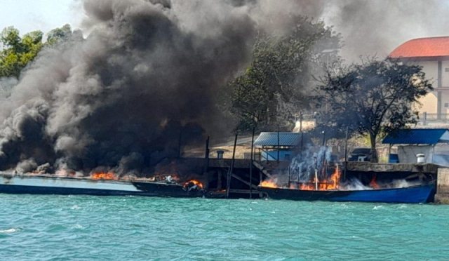 4 Kapal Terbakar di Dermaga Bea Cukai Batam