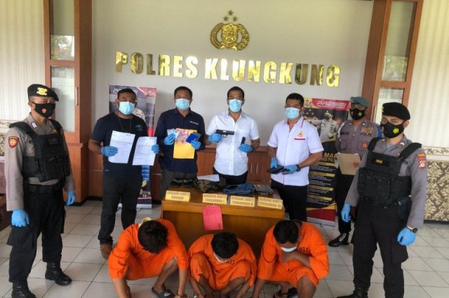 Polisi Bekuk Tiga Pelaku Penipuan Online Melalui Instagram