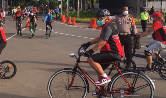 Politik hijau PDIP Saat Bersepeda Santai di Monas dan GBK