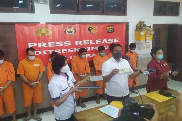 Polda Bali Ringkus Dua Komplotan Skimmer Jaringan Internasional