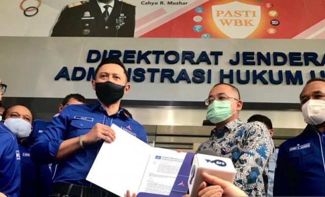 Demokrat Serahkan 5 Boks Dokumen ke Kemenkumham