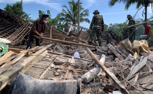 Kecamatan Ampelgading Terdampak Gempa Paling Parah di Malang