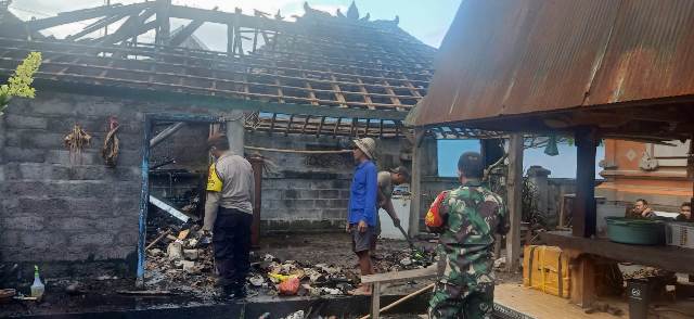 Korsleting Listrik, Gudang di Kukuh Terbakar