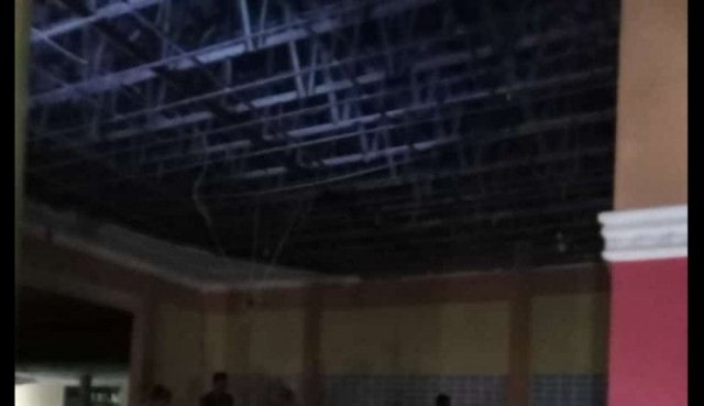 Plafon Aula Desa Sarimulyo Jember Jebol Akibat Gempa Blitar