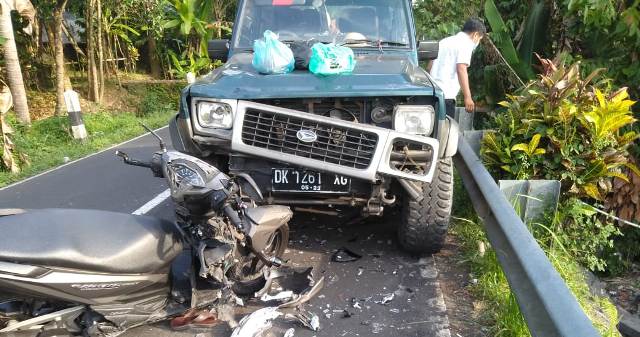 Nekat Nyalip, Taufik Tewas Tabrak Mobil