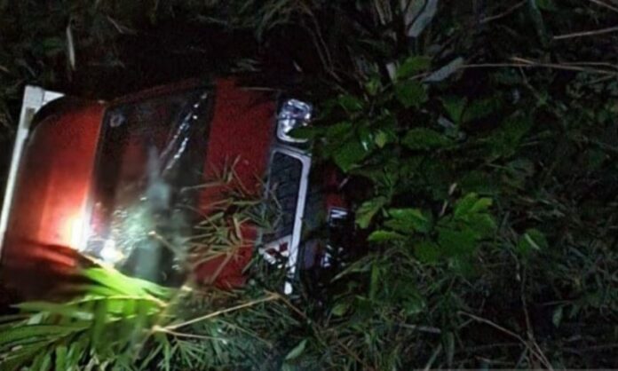 Mobil Masuk Jurang