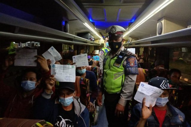 Polisi Temukan Ratusan Penumpang Tanpa Surat Rapid Antigen