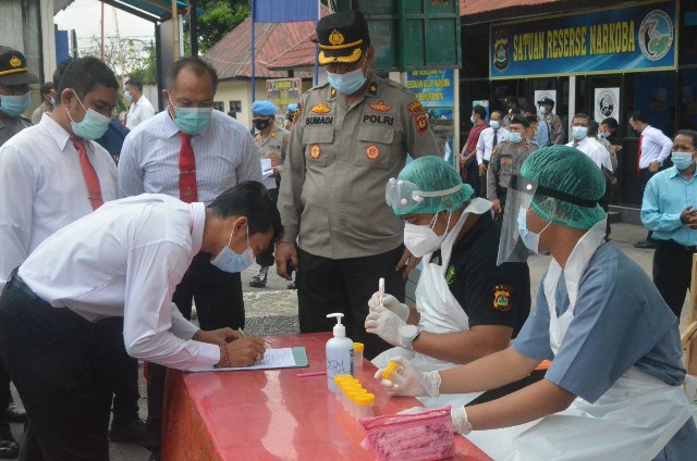 Personel Polres Karangasem Jalani Tes Urine, Ini Hasilnya