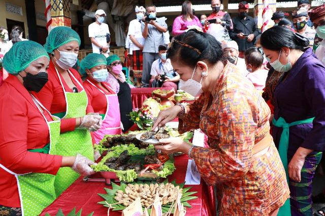 Putri Koster Harapkan Ikan Jadi Menu Wajib Keluarga