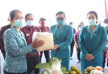 Putri Koster Minta Kader PKK Jadi Pelopor Perubahan di Masyarakat Ketua TP PKK Provinsi Bali Ny Putri Koster saat menghadiri acara peringatan Hari Kesatuan Gerak (HKG) PKK ke-49 Tingkat Kabupaten Bangli yang dirangkai dengan Peringatan Bulan Bung Karno III Tahun 2021, yang berlangsung di Museum Geopark, Kintamani, Bangli, Selasa (8/6/2021).