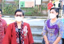 Peringati Hari Lansia Nasional, Ny Putri Koster Tinjau Vaksinasi untuk Lansia Peringati Hari Lansia Nasional, Ny Putri Koster Tinjau Vaksinasi untuk Lansia di Sanding