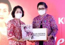 Ny. Putri Koster Ajak PKK Kabupaten/Kota Ringankan Beban Masyrakat Masa Pandemi Ny. Putri Koster Ajak PKK Kabupaten/Kota Ringankan Beban Masyrakat Masa Pandemi