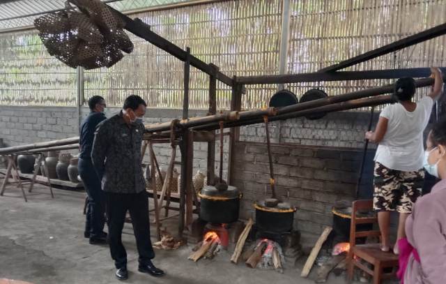 Selamatkan Kearifan Lokal, Pemprov Bali Bina Petani Arak di Kabupaten Buleleng