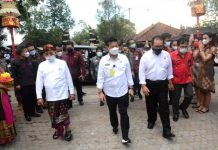 Wagub Cok Ace Dampingi Menteri Yasin Limpo Serahkan Bantuan Pertanian Wagub Cok Ace Dampingi Menteri Yasin Limpo Serahkan Bantuan Pertanian