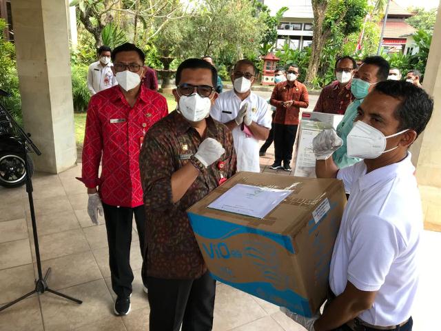 Bupati Sanjaya Saluran Bantuan Oxygen Concentrator