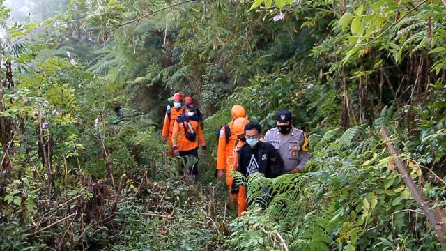 Pendaki Gunung Agung  Asal Denpasar Dievakuasi SAR, Alami Kram dan Kelelahan