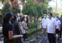 Sekda Bali Tinjau Pelaksanaan Vaksinasi untuk Anak Usia 12-17 di Gianyar Sekda Bali Tinjau Pelaksanaan Vaksinasi untuk Anak Usia 12-17 di Gianyar