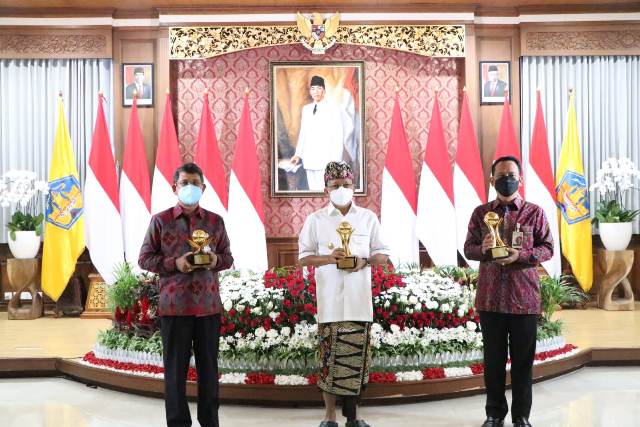 Gubernur Bali Raih Penghargaan Top Pembina BUMD 2021