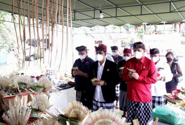 Bupati Tabanan Apresiasi Ngaben Massal Warga Tunjuk