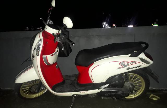 Diduga Mengantuk, Perempuan Pengendara Scoopy Patah Tulang