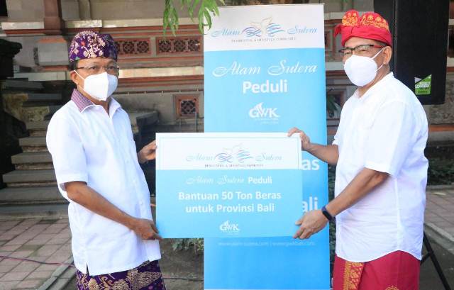 Gubernur Bali Terima Bantuan 50 Ton Beras Dari GWK