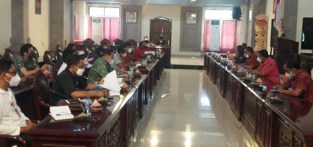 Rapat Kerja Komisi I DPRD Tabanan Soroti Peralihan IMB ke PBG