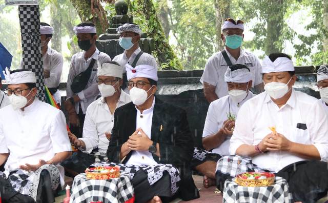 Bupati Tabanan Doakan Kerahayuan Jagat di Pura Luhur Batukau