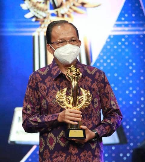 Gubernur Koster Raih People of The Year 2021, Best Governor for Healthcare and Action Against Pandemic