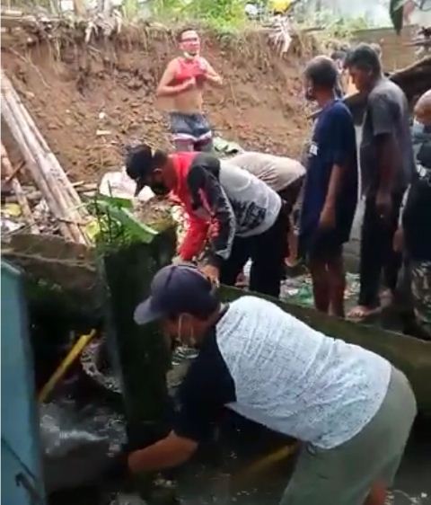 Tertimpa Longsor, Satu Korban Warga Bajera Alami Patah Kaki