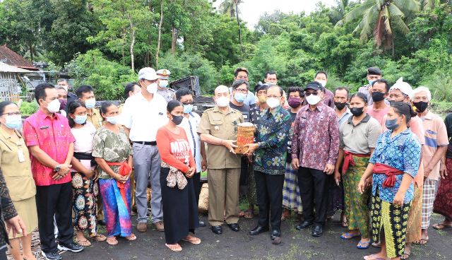 Gubernur Koster Siap Fasilitasi Program Pemberdayaan ke Petani Garam