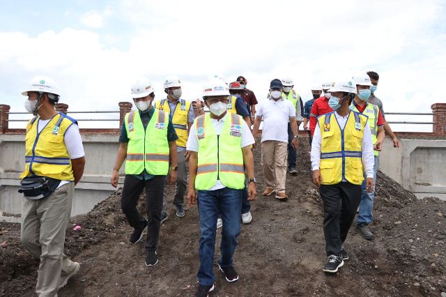 Gubernur Koster Tinjau Pembangunan Normalisasi Tukad Unda di Kawasan Pusat Kebudayaan Bali