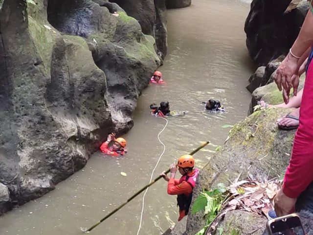 Asyik Memancing, Warga Terpeleset dan Tewas di Sungai Melangit