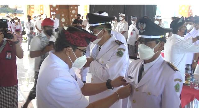 Lantik 22 Perbekel, Bupati Sanjaya Tingkatkan Kerjasama dan Gotong Royong