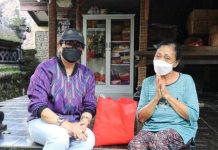 Putri Koster Sapa dan Berbagai Kepada Para Seniman Ny. Putri Koster Sapa dan Berbagai Kepada Para Seniman