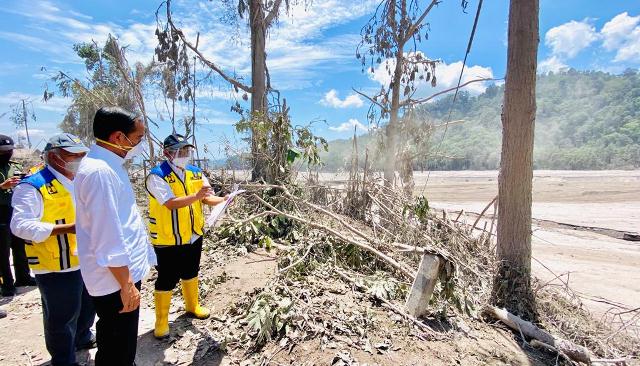 Presiden Jokowi Pastikan Penanganan Dampak Erupsi Gunung Semeru