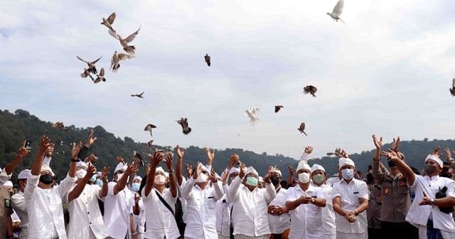 Peringati Tumpek Uye, Pemkab Buleleng Lepasliarkan Ribuan Satwa