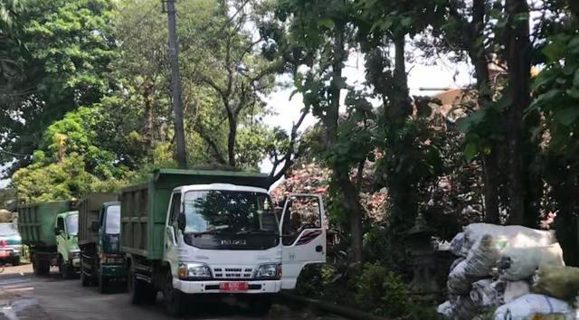 TPA Mandung Ditutup 2 Hari, Puluhan Truk Sampah Tertahan