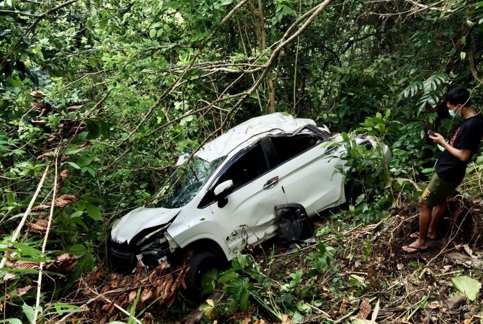 Mobil Xpander Masuk Jurang Sedalam 50 Meter