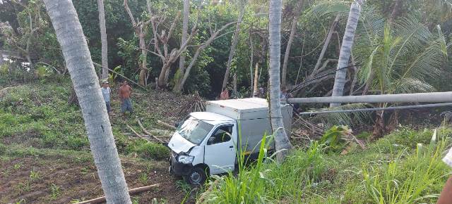 Mobil Box Tabrak Pejalan Kaki hingga Tewas Terpental Masuk Jembatan