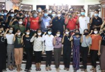 Usai Tinjau Infrastruktur G20, Gubernur Koster Kunjungi Pembuatan Ogoh-Ogoh di Tabanan Usai Tinjau Infrastruktur G20, Gubernur Koster Kunjungi Pembuatan Ogoh-Ogoh di Tabanan