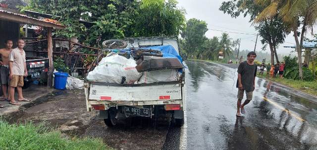 Hindari Pemotor, Mobil Box Colt Diesel Tabrak Pick Up