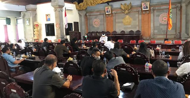 DPRD Tabanan Bentuk Pansus Optimalisasi PAD Retribusi Parkir dan Pasar