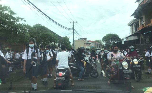 Sekolah di Tabanan Kembali Belajar Daring