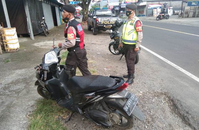 Keluar dari Gang, Dua Motor Tabrakan di Surabrata