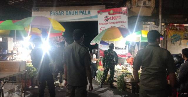 Tim Gabungan Tabanan Gencar Razia Prokes di Pasar